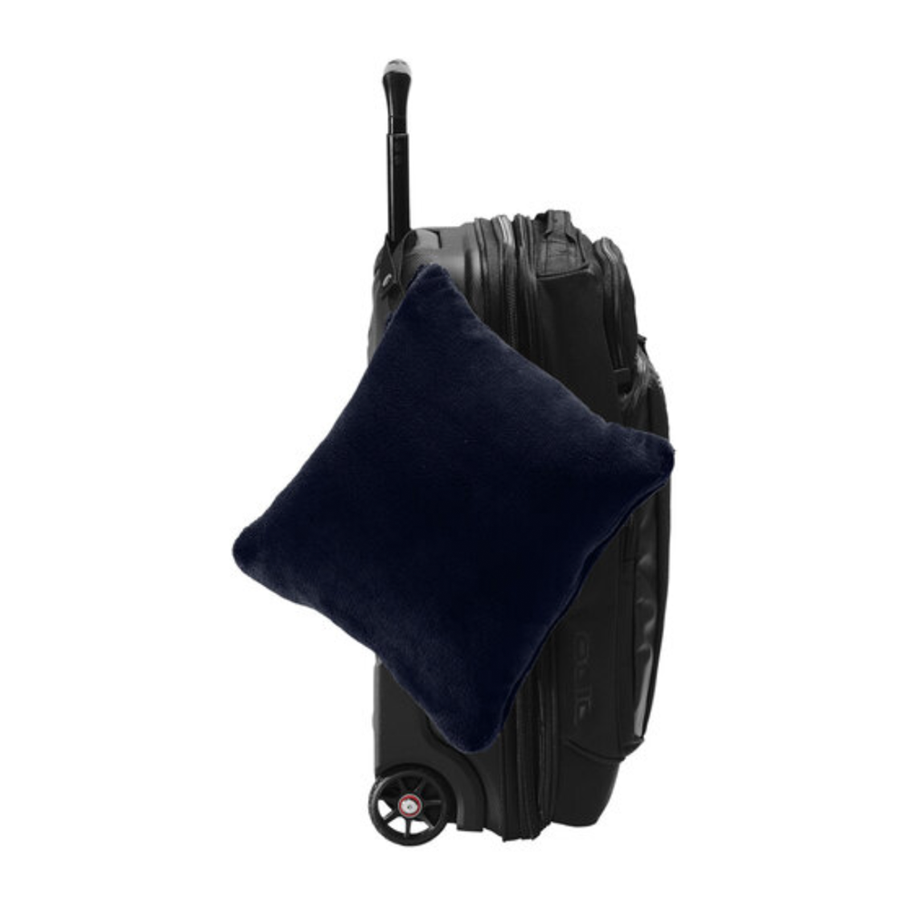 SQ2481299_PackableTravelBlanket_ModelScale.png