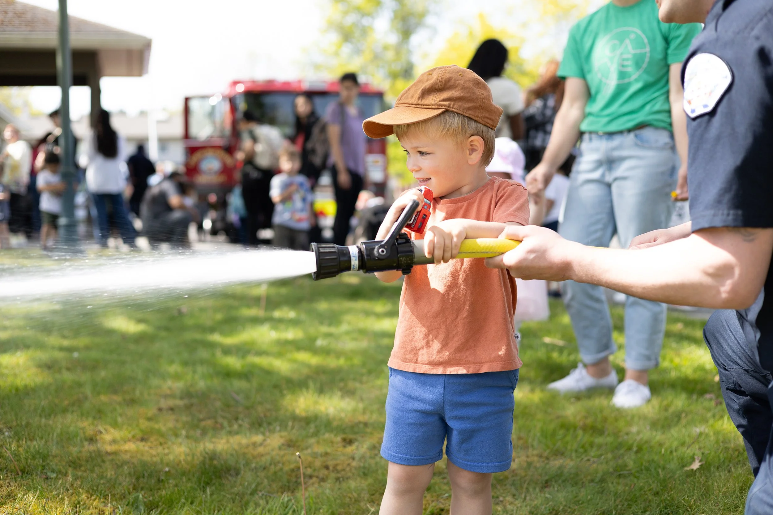 Firefighter Story Time was a hit! Our young residents met JBLM firefighters, enjoyed a special story, and even had the chance to hold a real fire hose and spray water. Thank you to our local heroes for creating such a memorable experience!