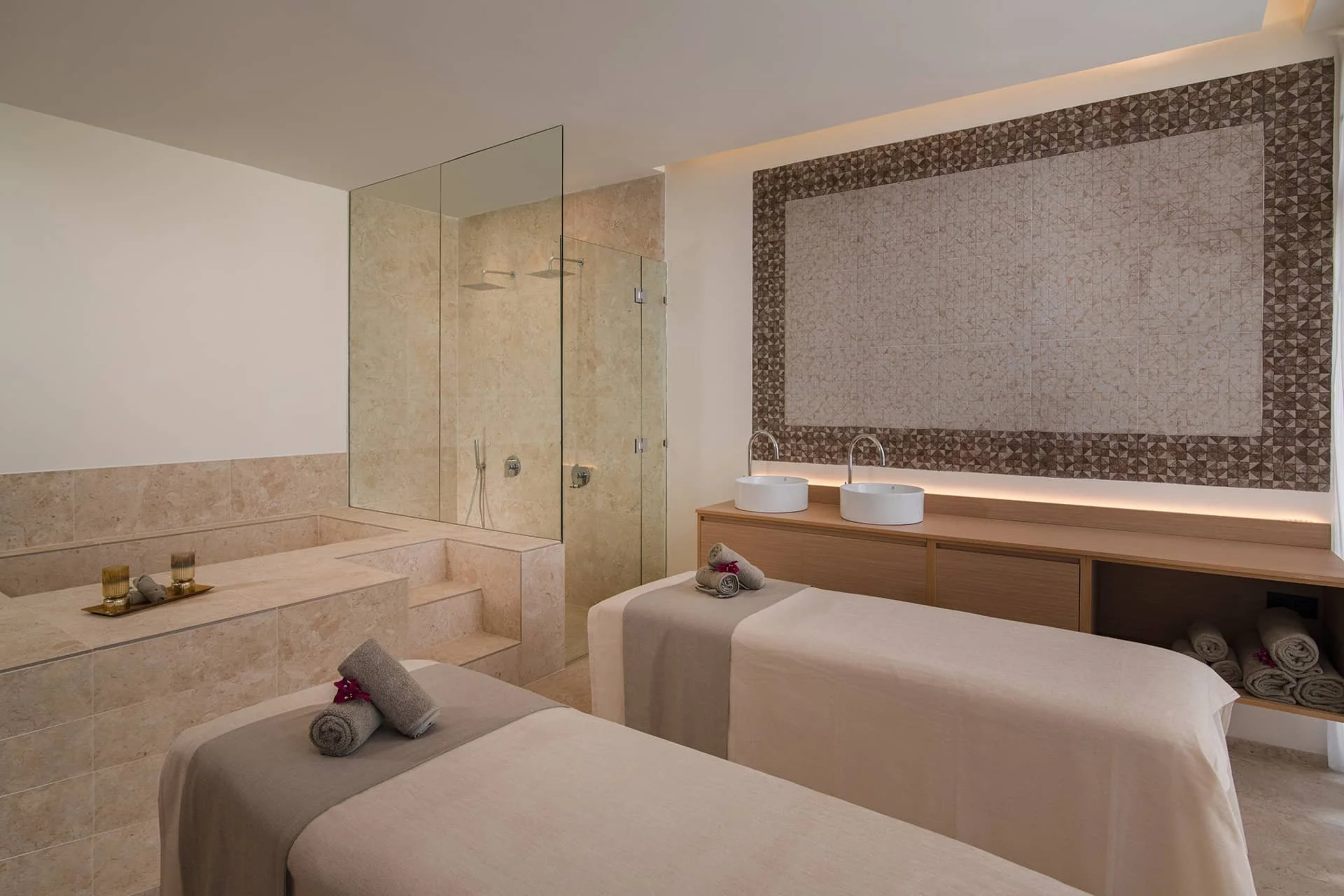 LAPC_Feel_Spa_Double-Cabin.jpg