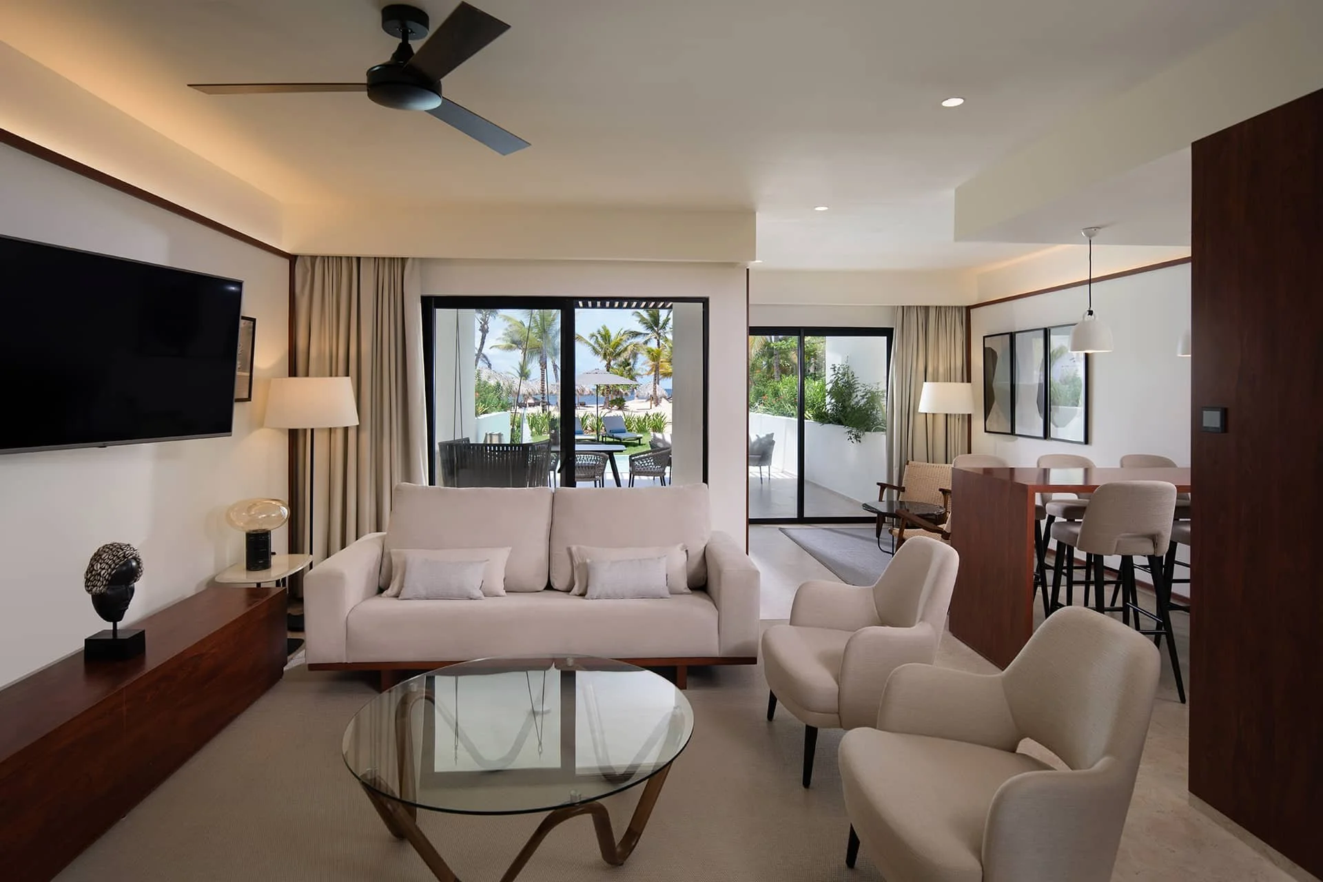 LAPC_A_Luna_Presidential_Suite_Oceanfront (1).jpg