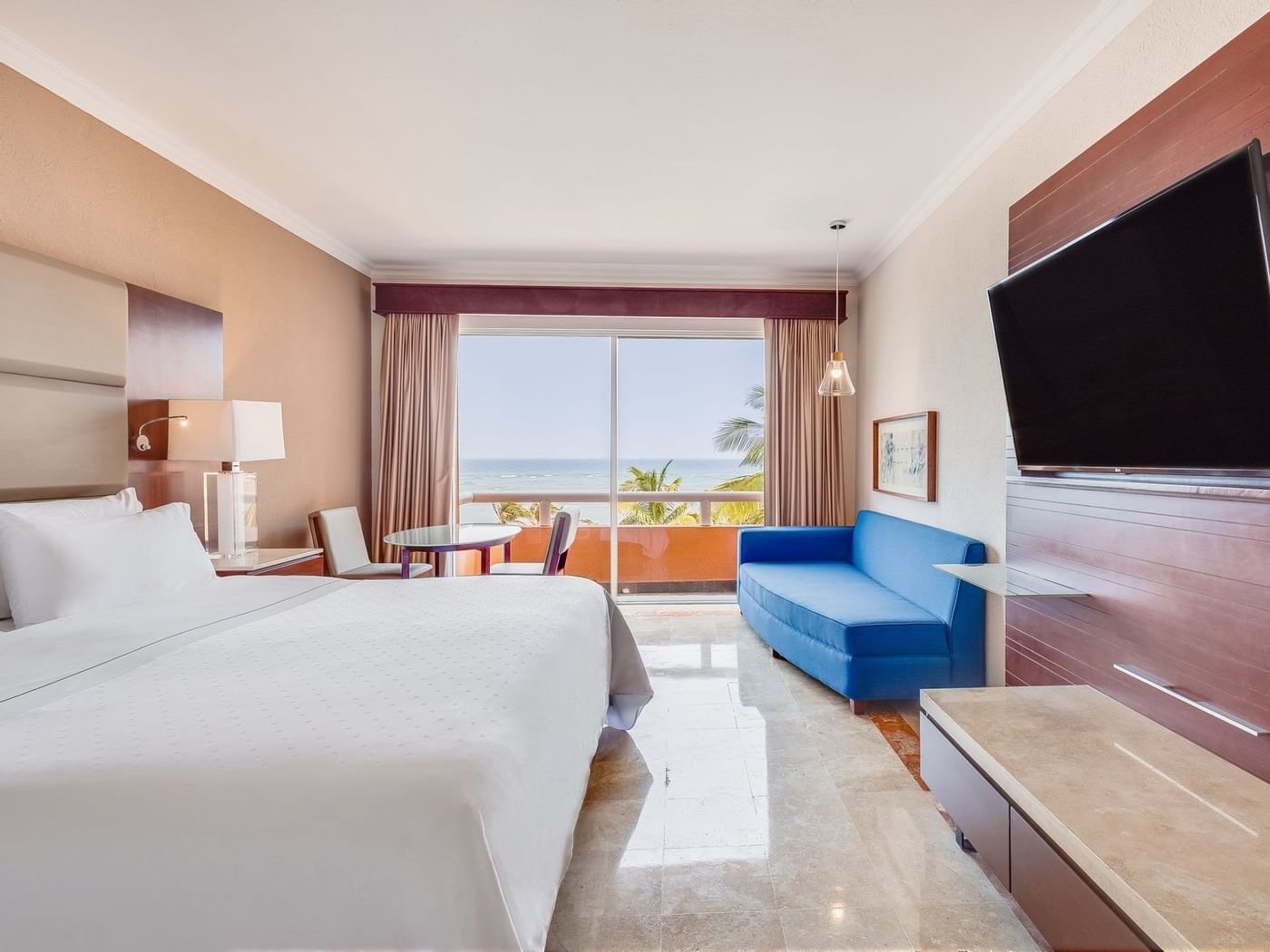 deluxe-ocean-view-1-king_standard.jpg