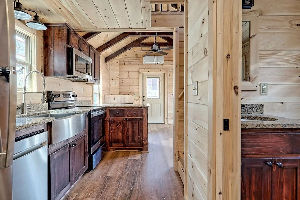 imgi_49_lincoln-log-cabin-us-kitchen-04.jpg