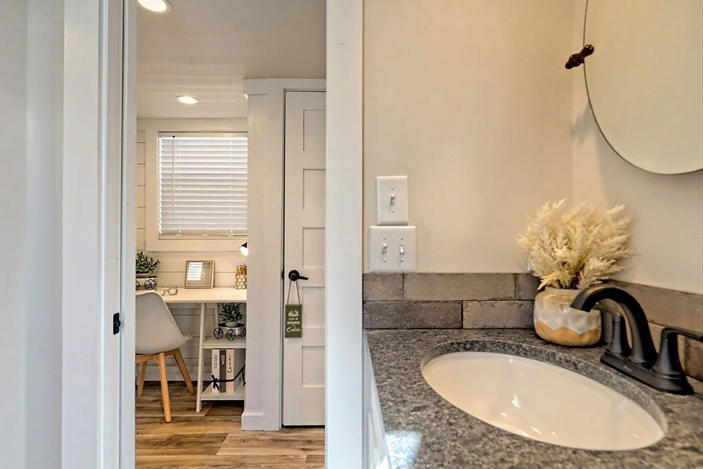 imgi_65_sm22-seabreeze-ii-bathroom-02.jpg