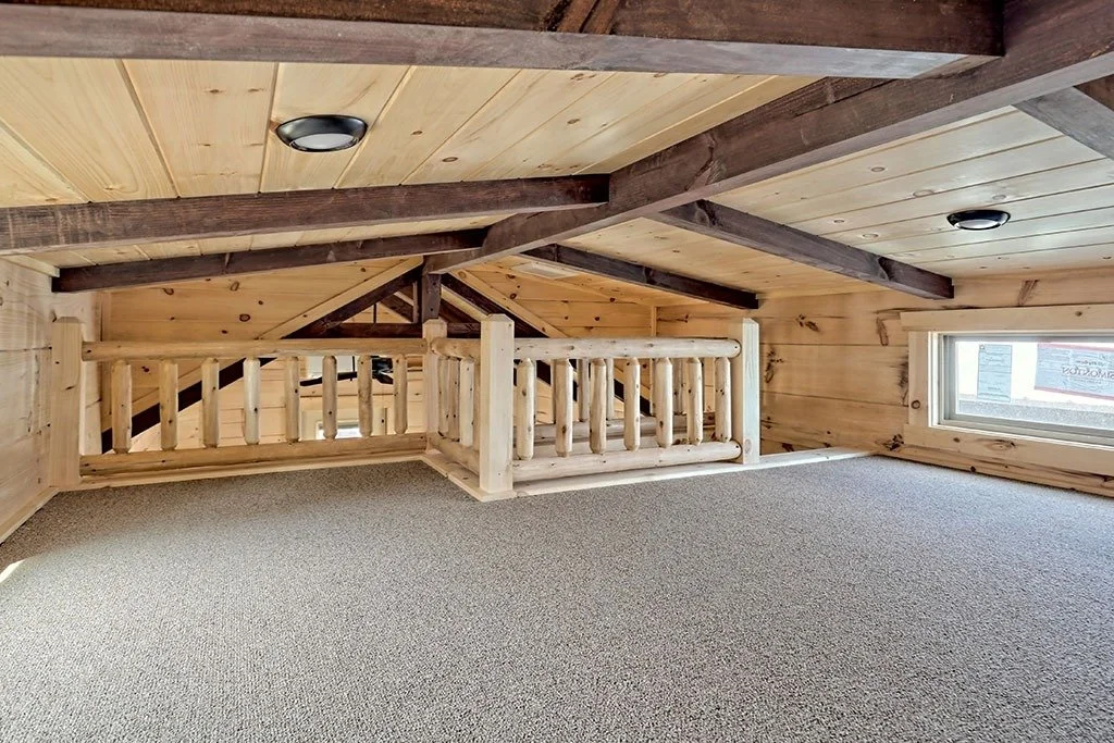 imgi_60_lincoln-log-cabin-us-loft-area-03.jpg
