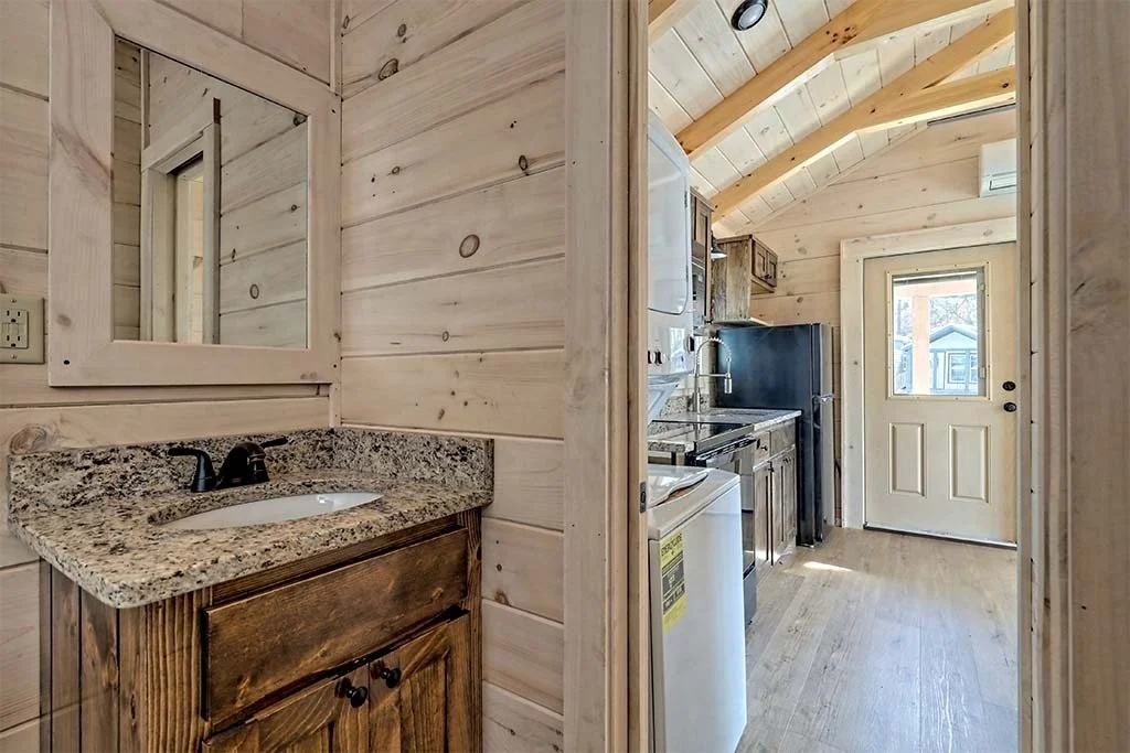 imgi_63_pioneer-log-cabin-bathroom-02.jpg