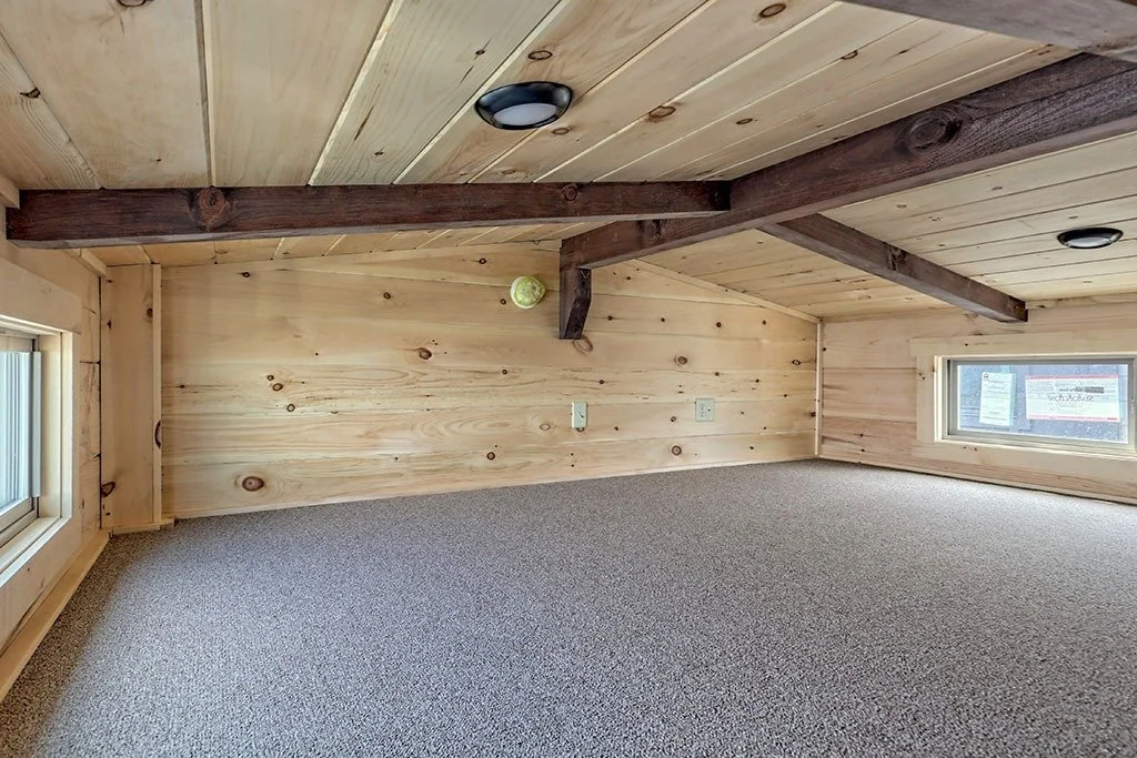 imgi_58_lincoln-log-cabin-us-loft-area-01.jpg