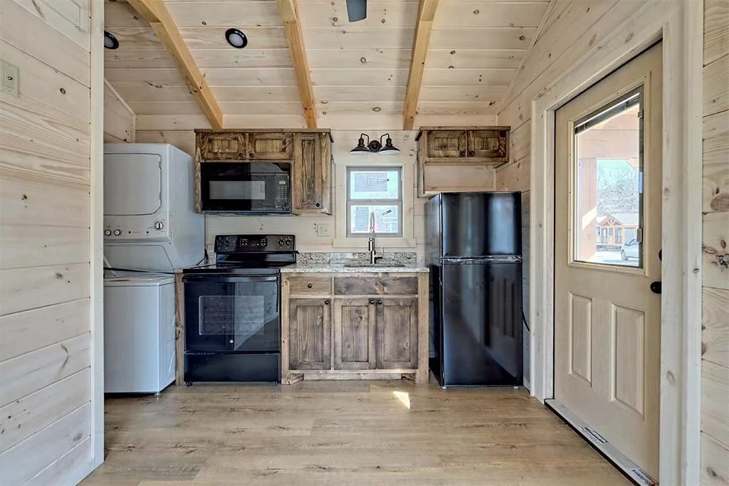 imgi_55_pioneer-log-cabin-living-area-04.jpg