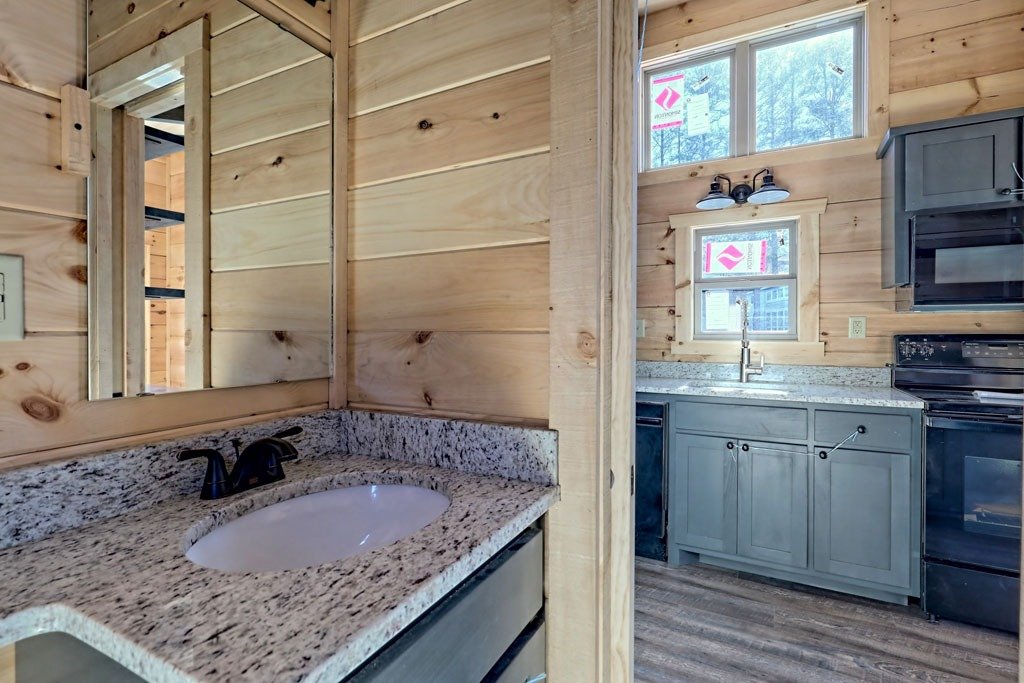 imgi_48_maddox_interior-08.jpg