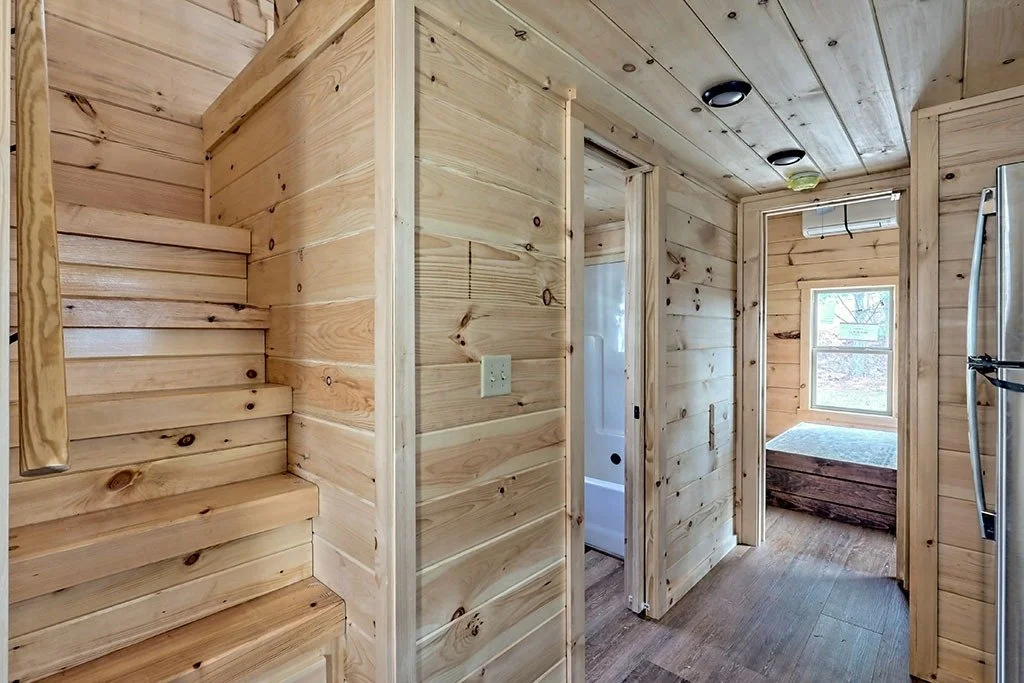 imgi_51_lincoln-log-cabin-us-hallway-01.jpg