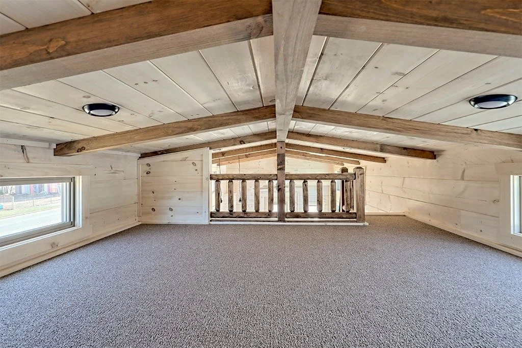 imgi_66_smoky-log-cabin-loft-area-02.jpg