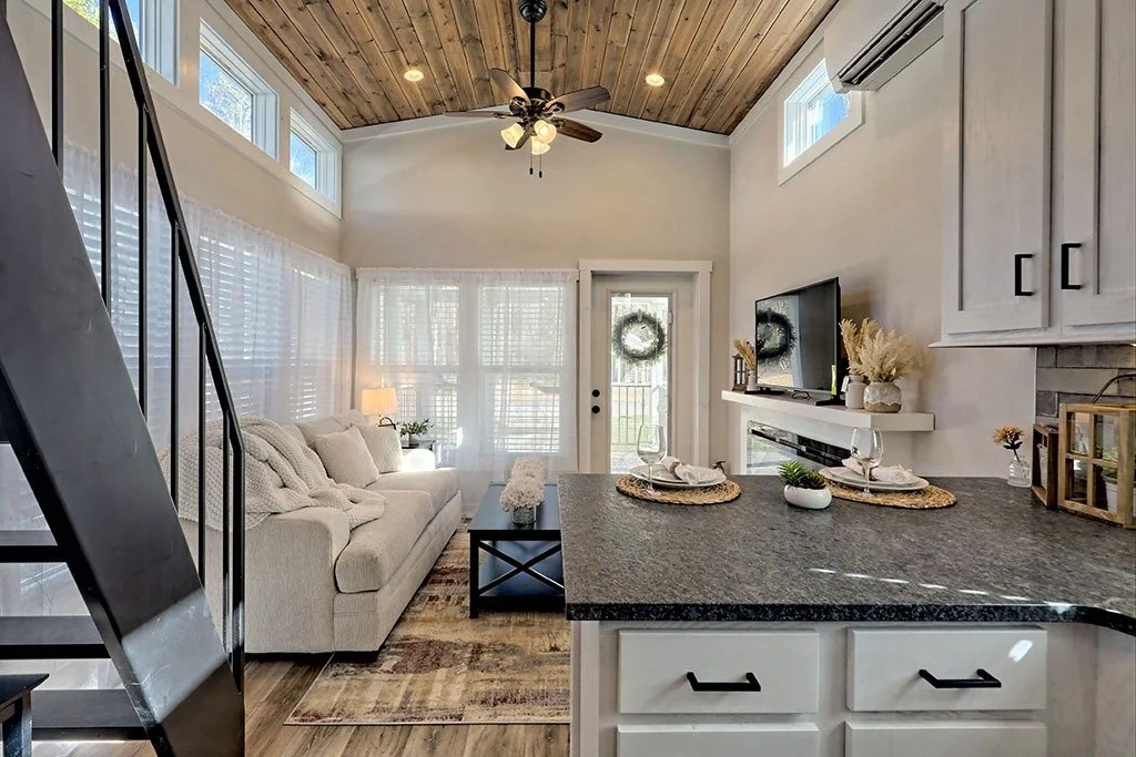 imgi_52_sm22-seabreeze-ii-kitchen-03.jpg