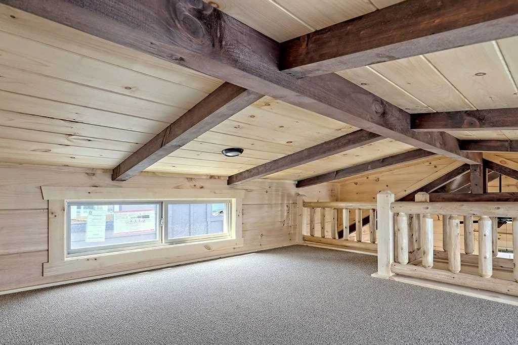 imgi_59_lincoln-log-cabin-us-loft-area-02.jpg
