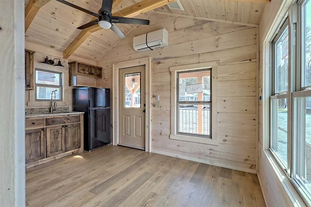 imgi_56_pioneer-log-cabin-living-area-05.jpg