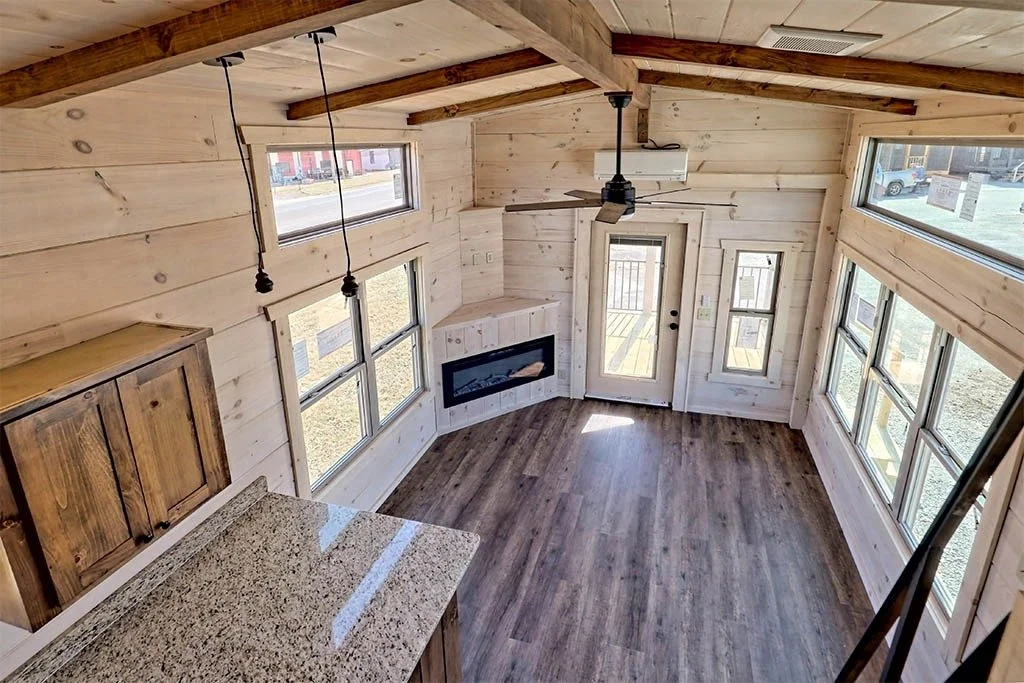 imgi_58_smoky-log-cabin-living-area-01.jpg