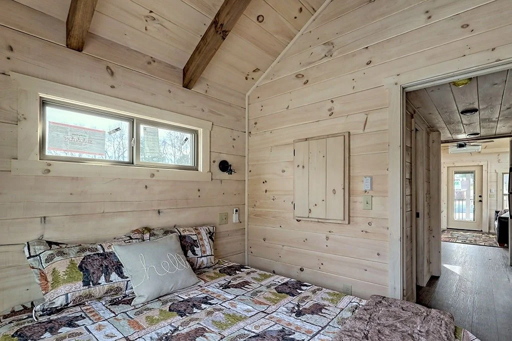 imgi_63_smoky-sg-bedroom-02.jpg
