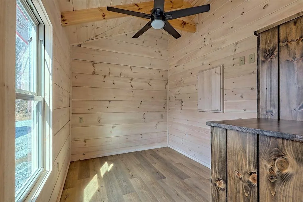 imgi_61_pioneer-log-cabin-bedroom-01.jpg