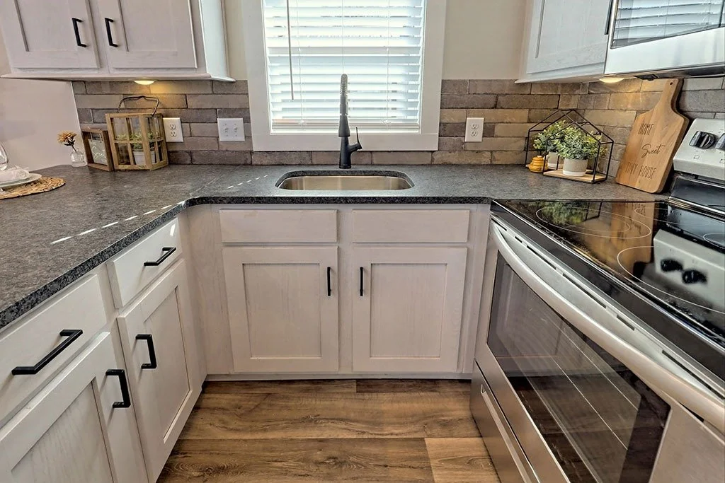 imgi_55_sm22-seabreeze-ii-kitchen-04.jpg