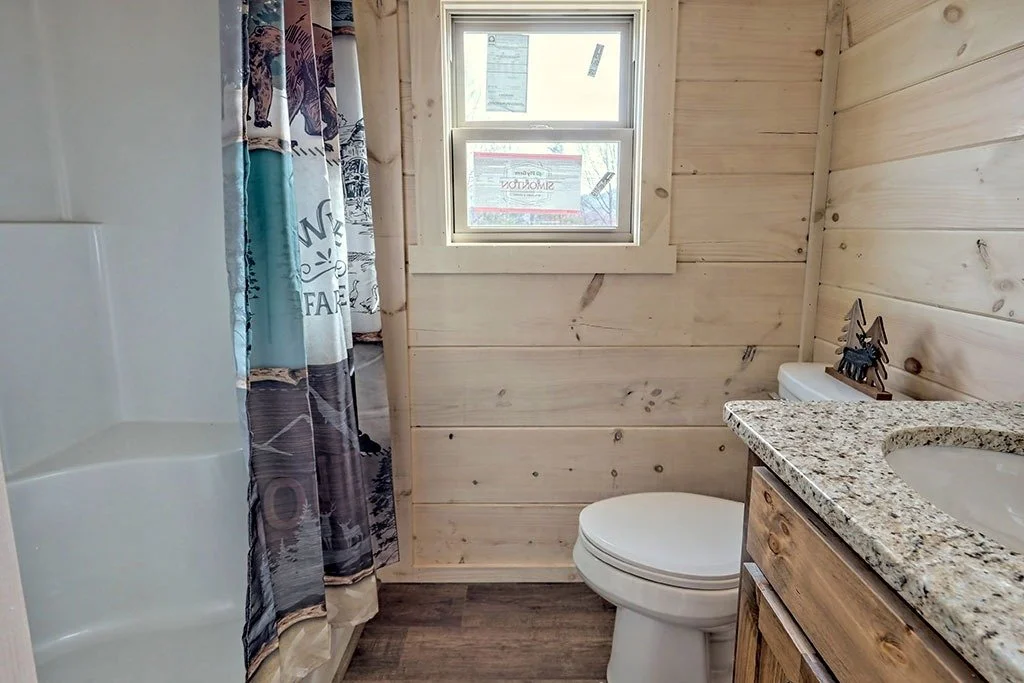 imgi_72_smoky-sg-bathroom-01.jpg