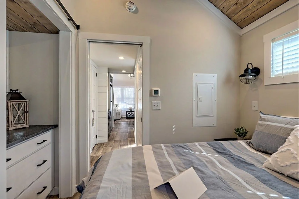 imgi_63_sm22-seabreeze-ii-bedroom-06.jpg