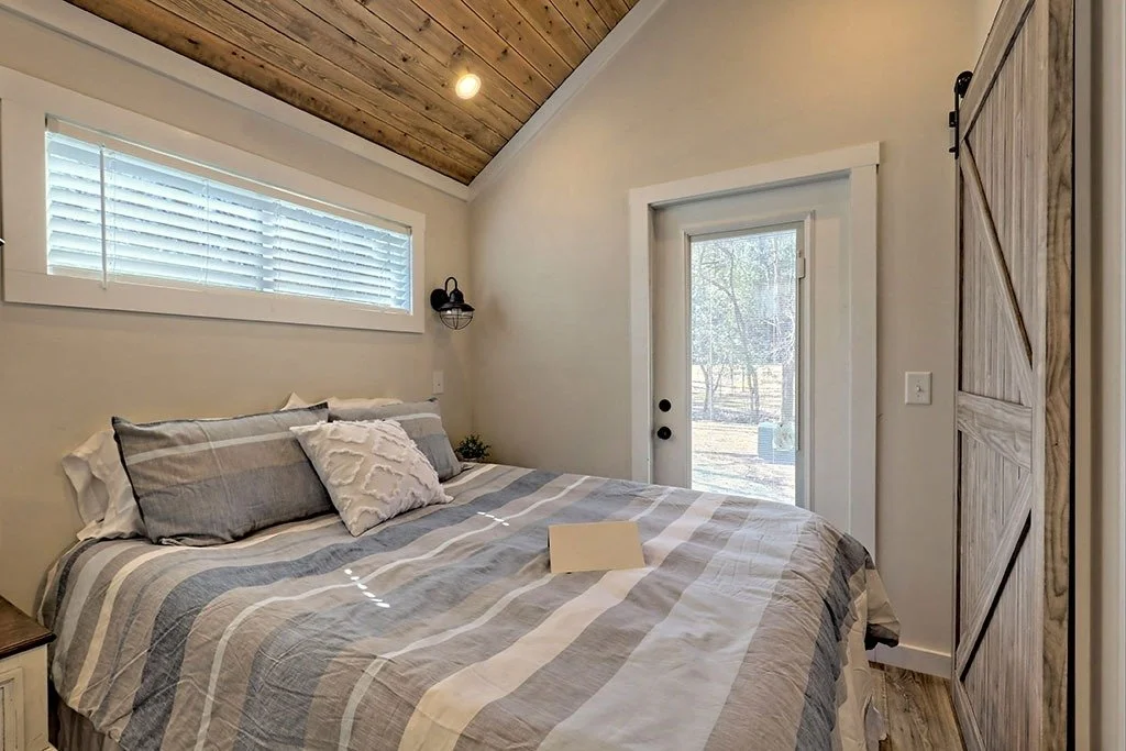 imgi_60_sm22-seabreeze-ii-bedroom-03.jpg