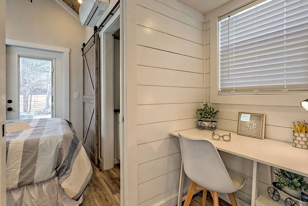 imgi_58_sm22-seabreeze-ii-bedroom-01.jpg