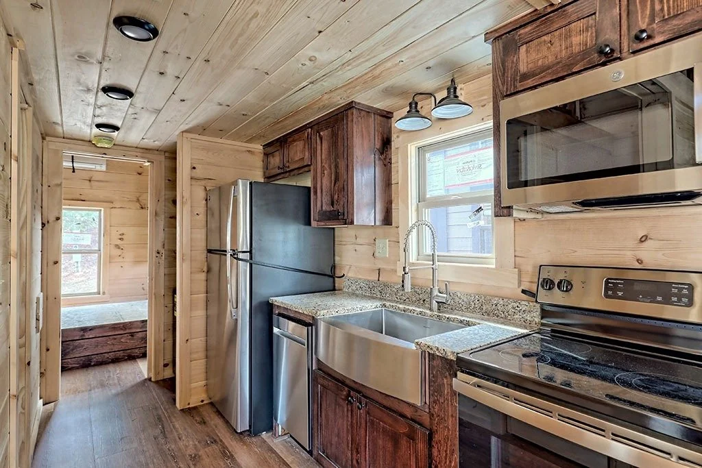 imgi_48_lincoln-log-cabin-us-kitchen-02.jpg