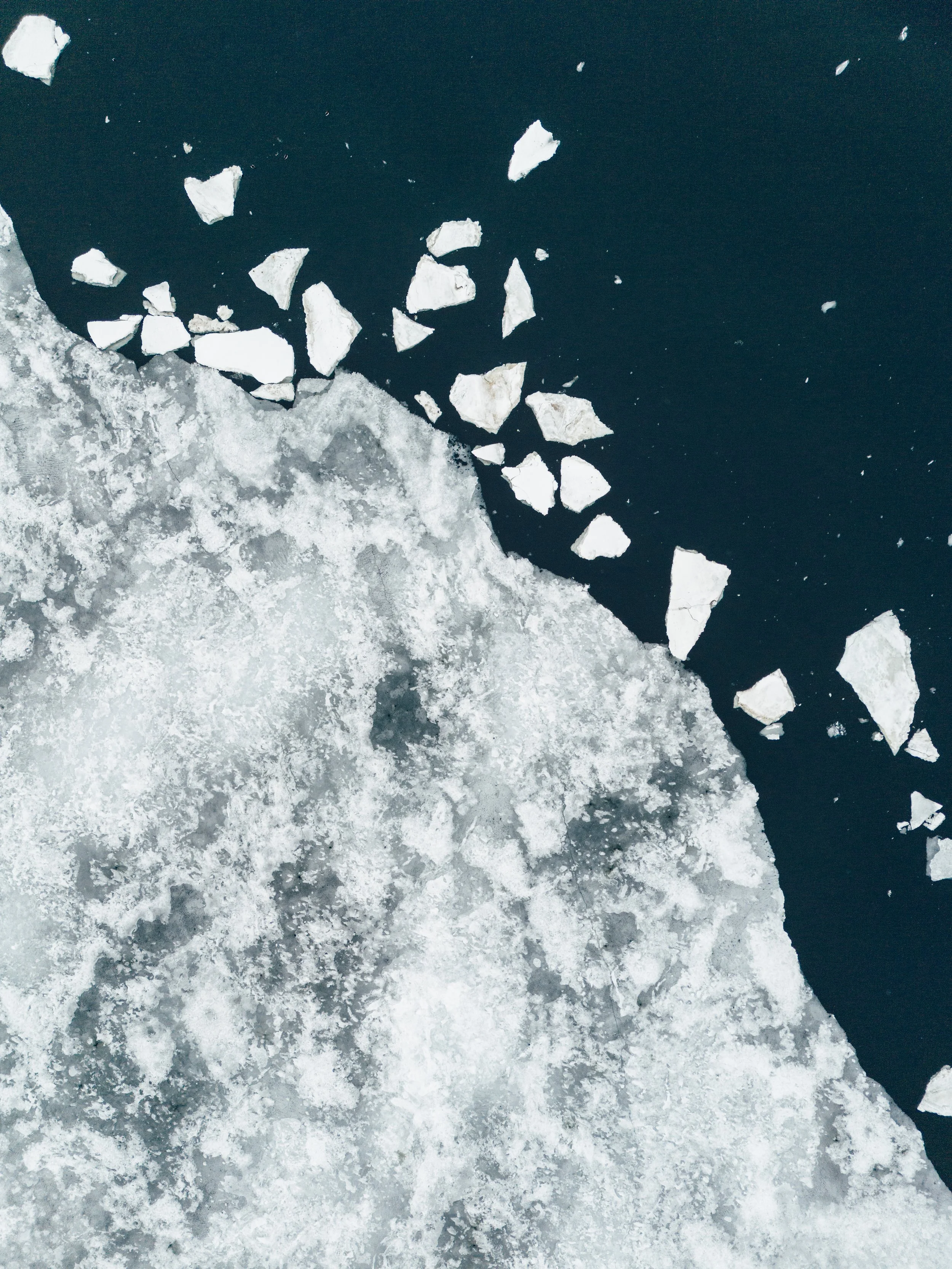 svalbard.drone-2.jpg