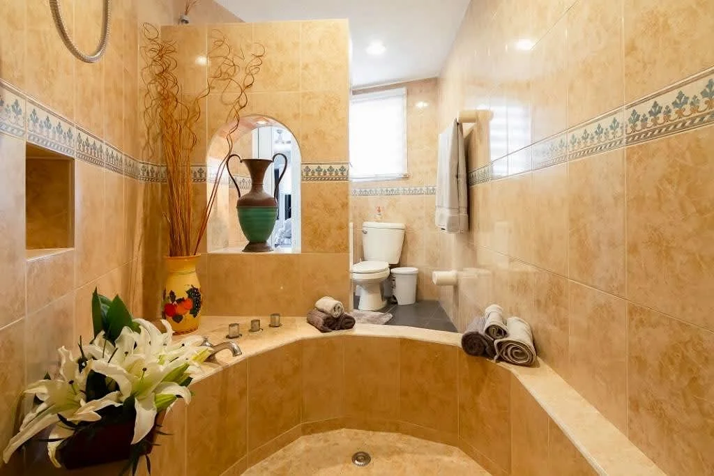 Unit 116 bathroom.jpg