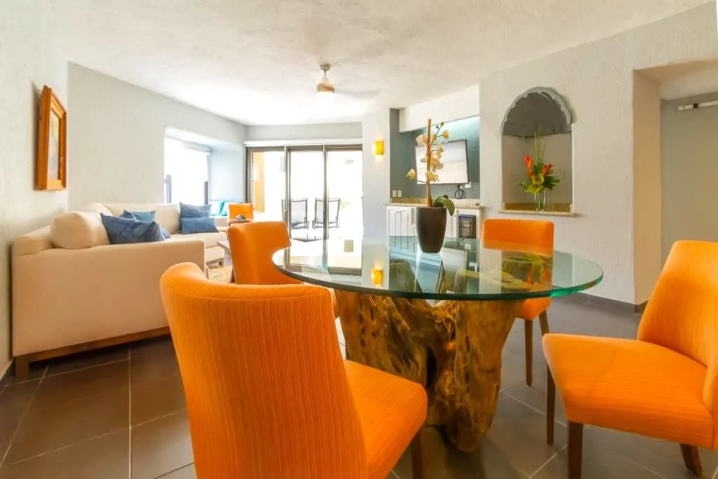 Unit 116 dinneroom.jpg