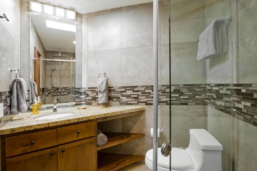 unit 231 full bathroom.jpg