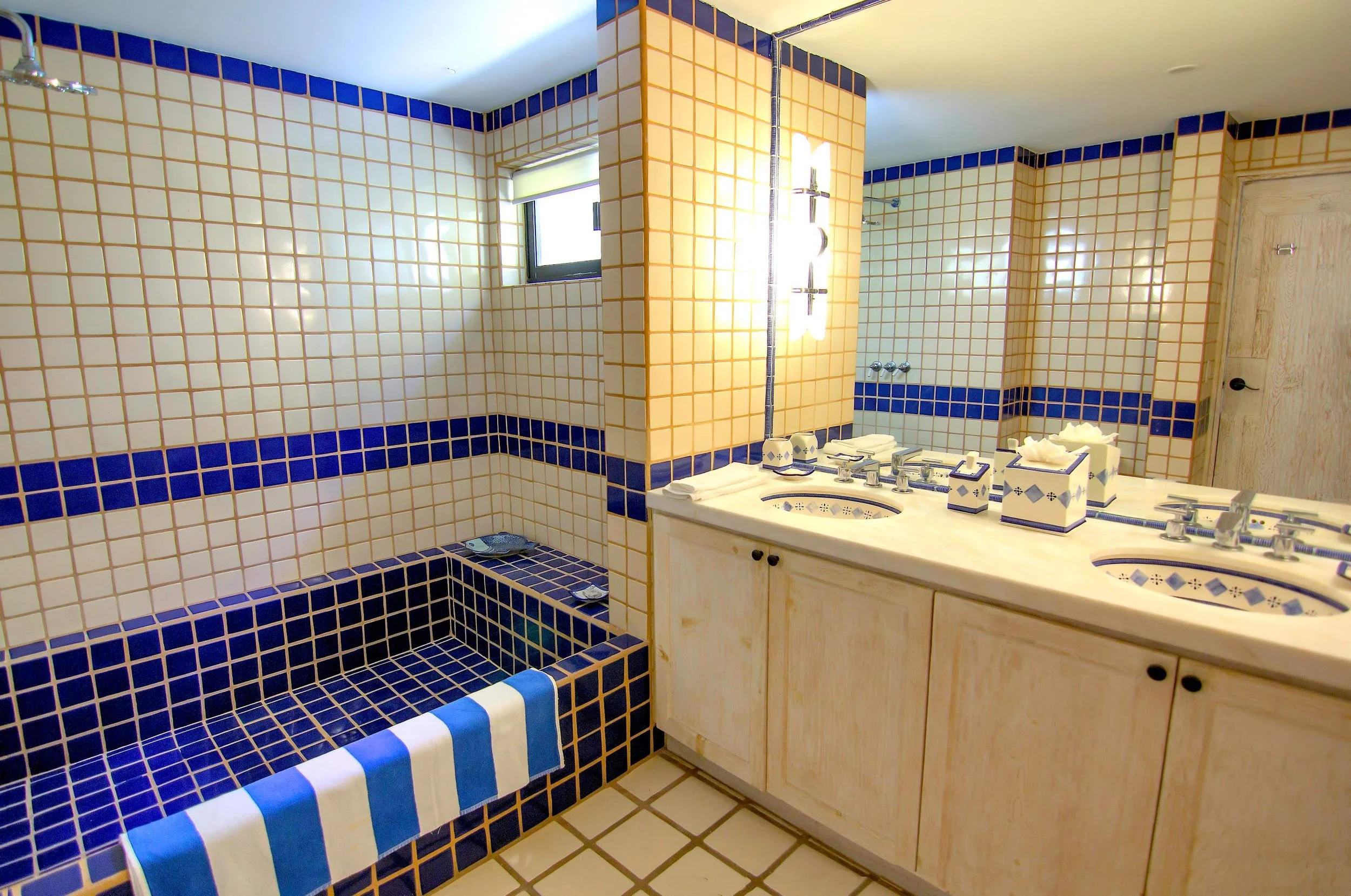Unit 169 bathroom.jpg