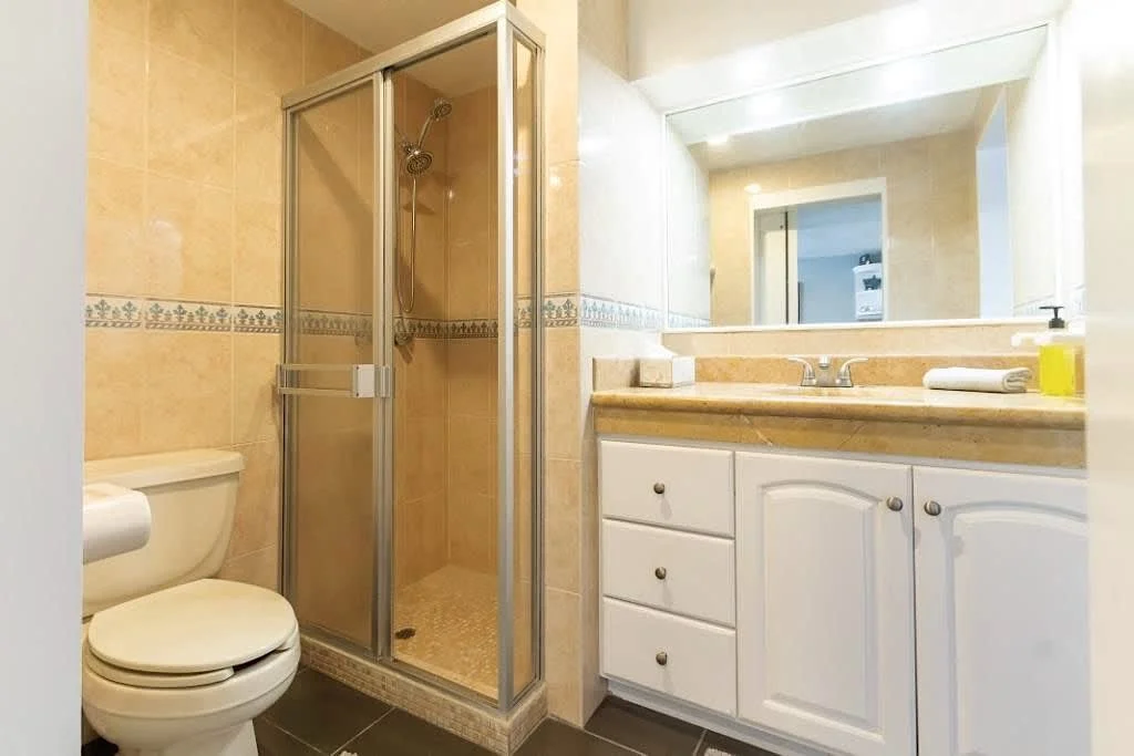 Unit 116 bathroom 2.jpg