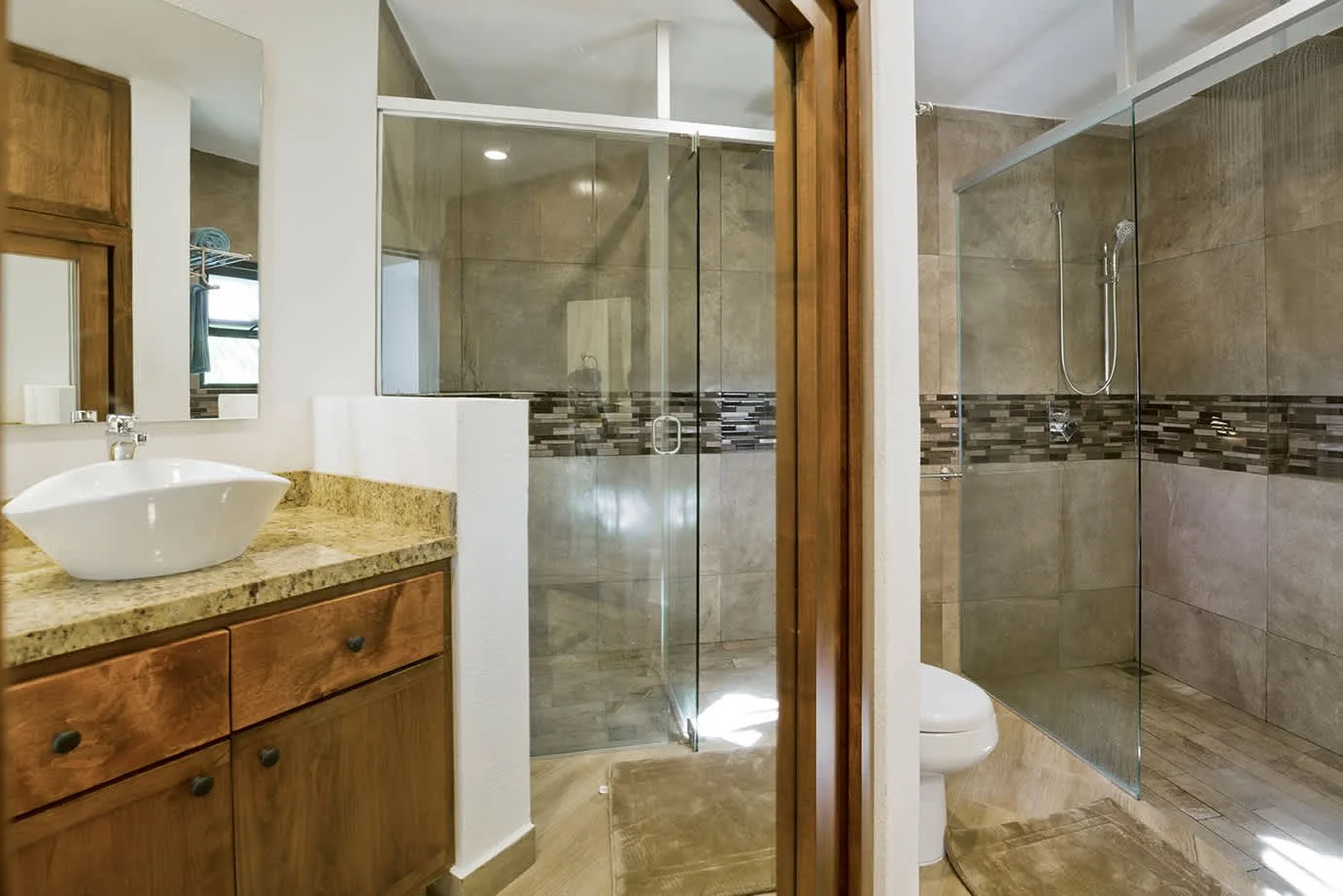 unit 231 full bathroom 2.jpg