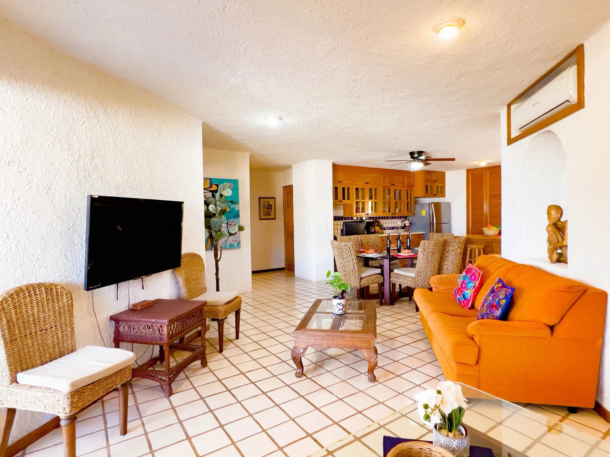 Unit 170 Living room 3.jpg