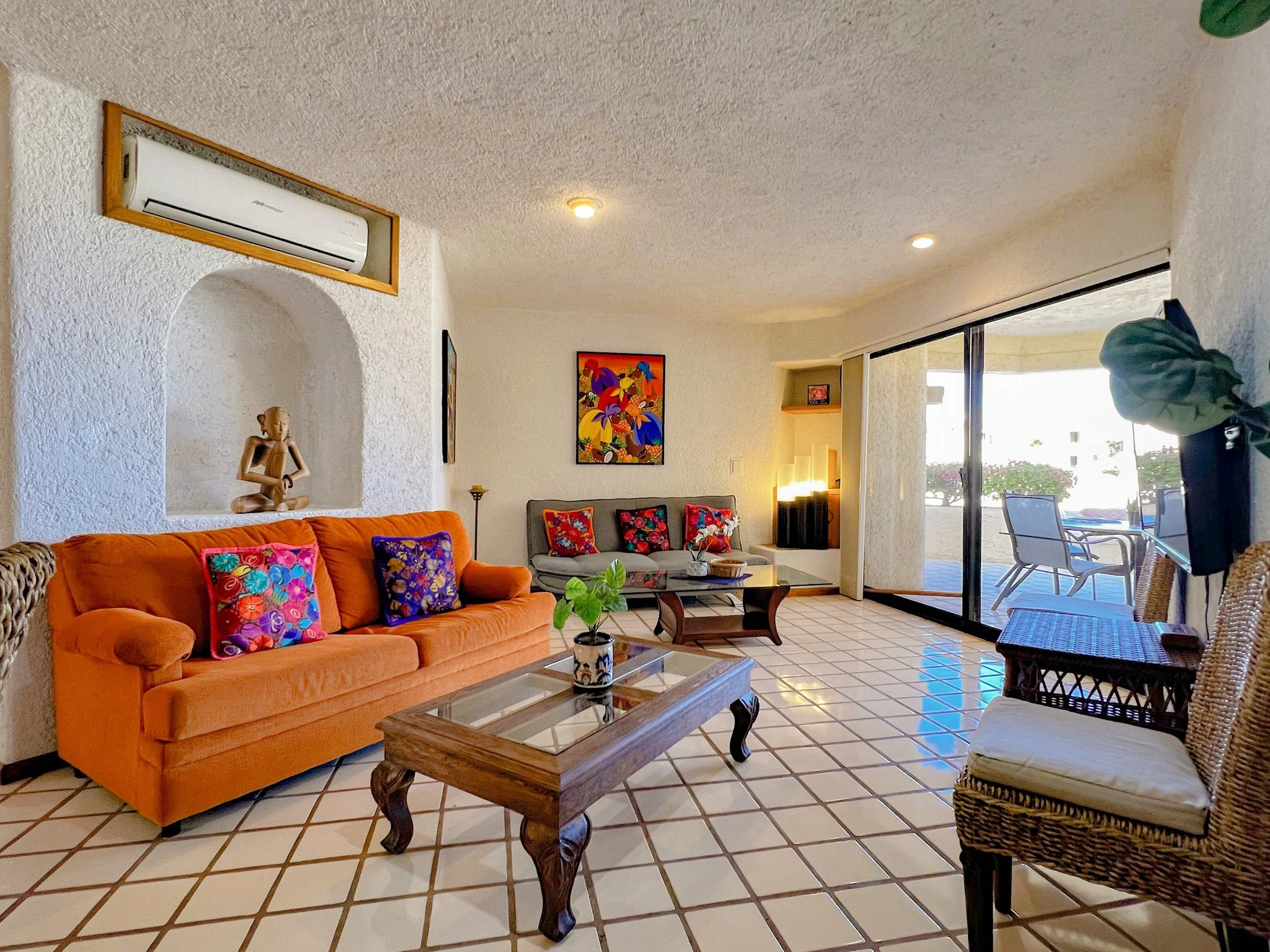 Unit 170 living room 2.jpg