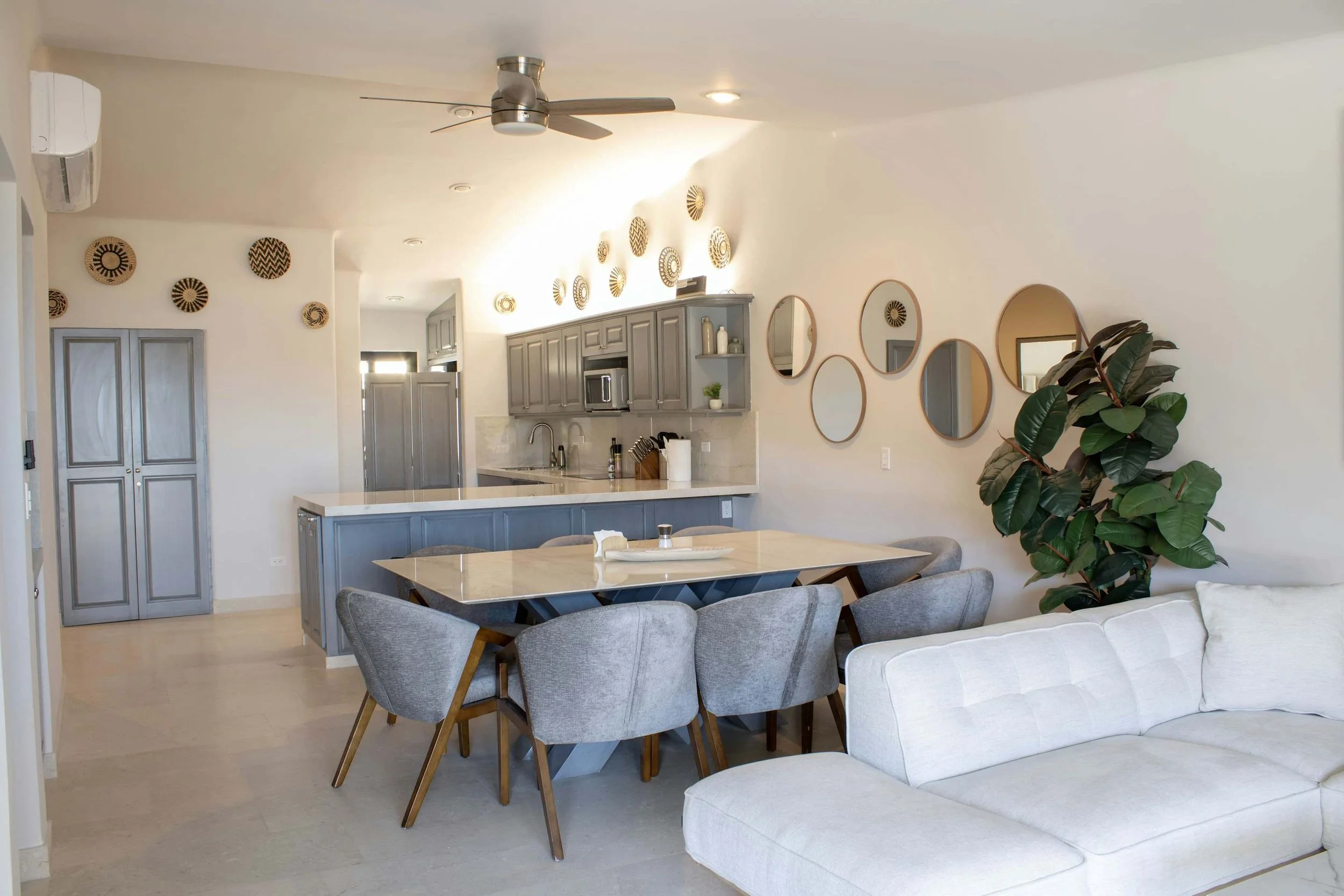 Unit 260 dinner room.jpg