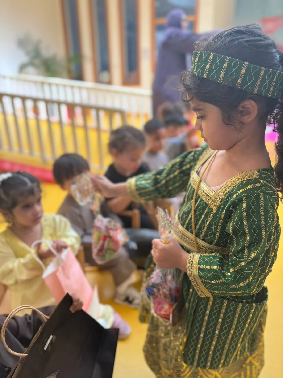 احتفالنا اليوم بـ &laquo;&nbsp;حق الليلة&nbsp;&raquo; في الحضانة! 🍬✨ تعالي يا نصّاف، ليلة من التراث والبهجة عاشها أطفالنا الصغار وهم يوزعون الحلويات ويرتدون أجمل الملابس الشعبية. عساكم من عواده!