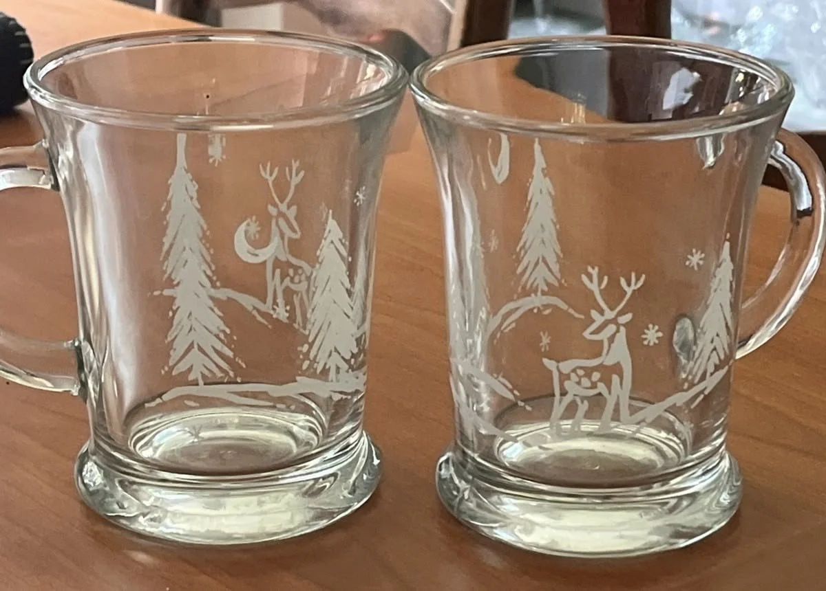 Vtg Set of 4 Anchor Hocking Etched Mugs - Deer and Pine Tree in a Winter Scene 