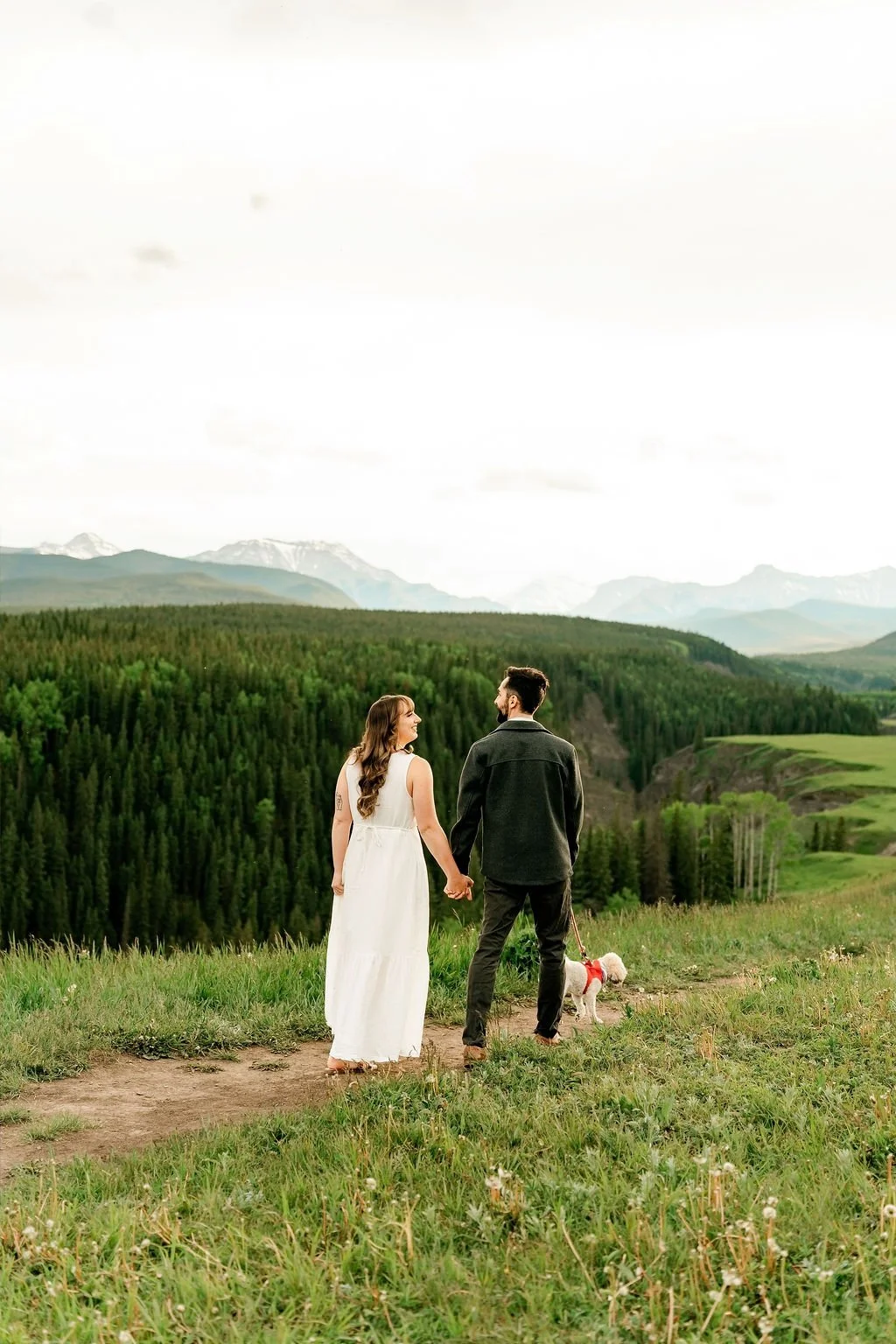 bighorn-lookout-engagement-bighorn-lookout-engagement-photographer-alberta-engagement-photographer-mountain-engagement-session-calgary-engagement-photographer