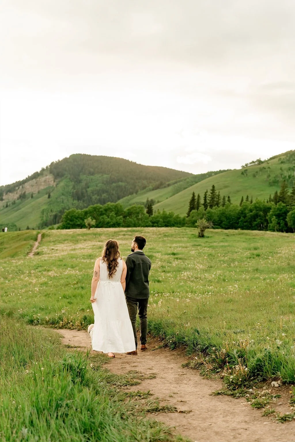 bighorn-lookout-engagement-bighorn-lookout-engagement-photographer-alberta-engagement-photographer-mountain-engagement-session-calgary-engagement-photographer