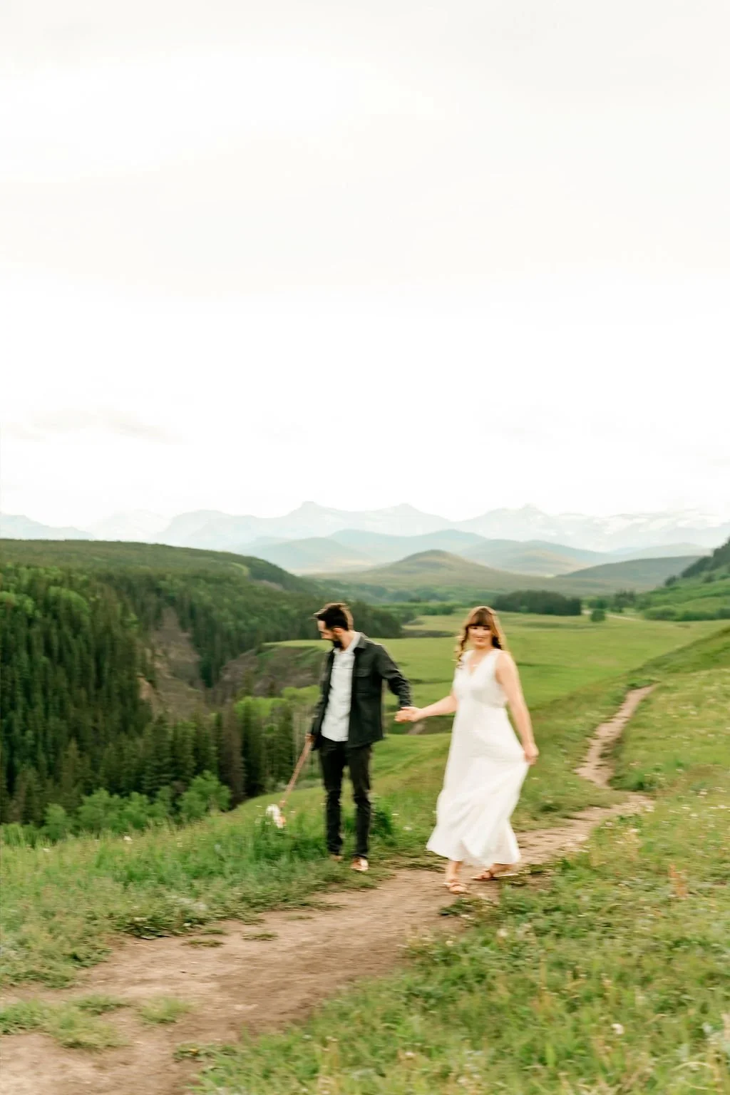 bighorn-lookout-engagement-bighorn-lookout-engagement-photographer-alberta-engagement-photographer-mountain-engagement-session-calgary-engagement-photographer