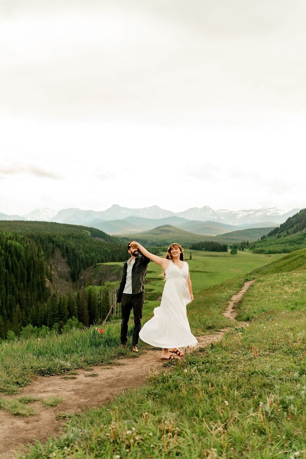 bighorn-lookout-engagement-bighorn-lookout-engagement-photographer-alberta-engagement-photographer-mountain-engagement-session-calgary-engagement-photographer