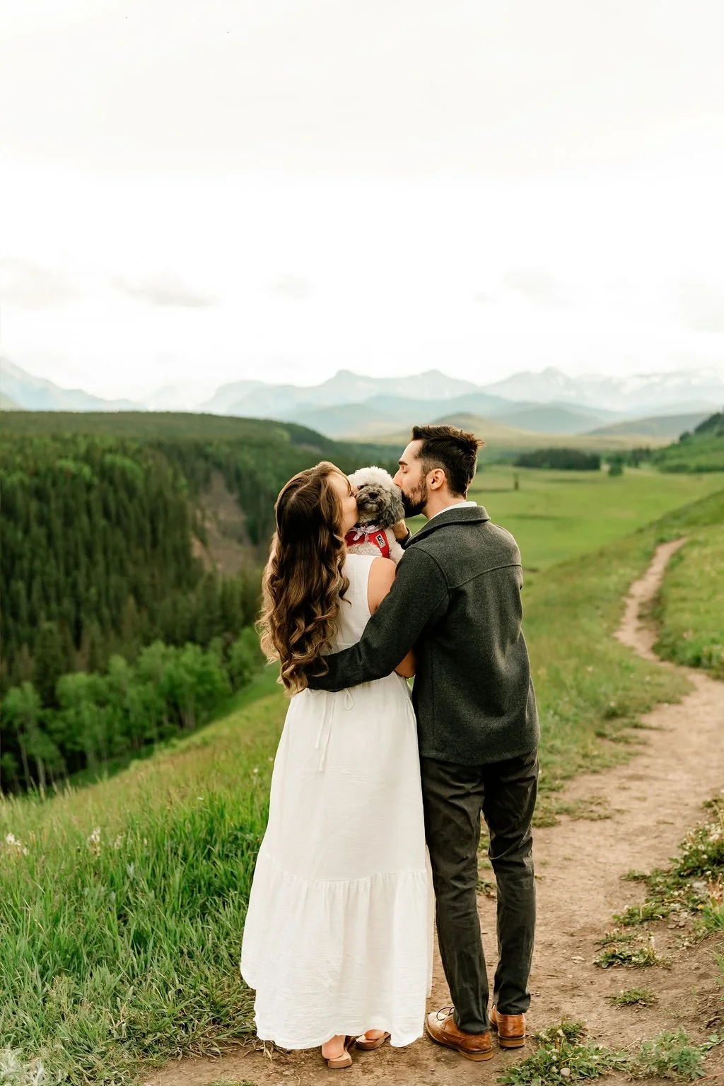 bighorn-lookout-engagement-bighorn-lookout-engagement-photographer-alberta-engagement-photographer-mountain-engagement-session-calgary-engagement-photographer