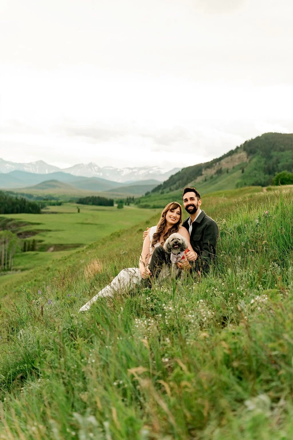 bighorn-lookout-engagement-bighorn-lookout-engagement-photographer-alberta-engagement-photographer-mountain-engagement-session-calgary-engagement-photographer