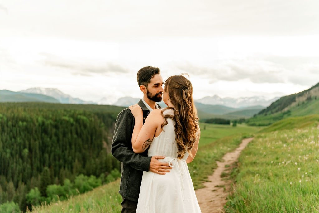 bighorn-lookout-engagement-bighorn-lookout-engagement-photographer-alberta-engagement-photographer-mountain-engagement-session-calgary-engagement-photographer