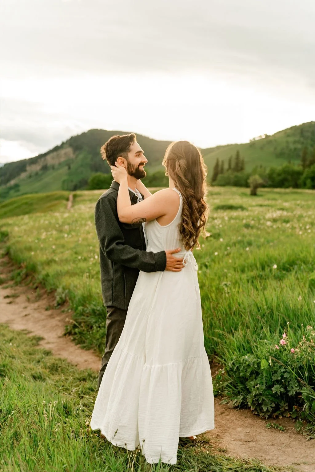 bighorn-lookout-engagement-bighorn-lookout-engagement-photographer-alberta-engagement-photographer-mountain-engagement-session-calgary-engagement-photographer