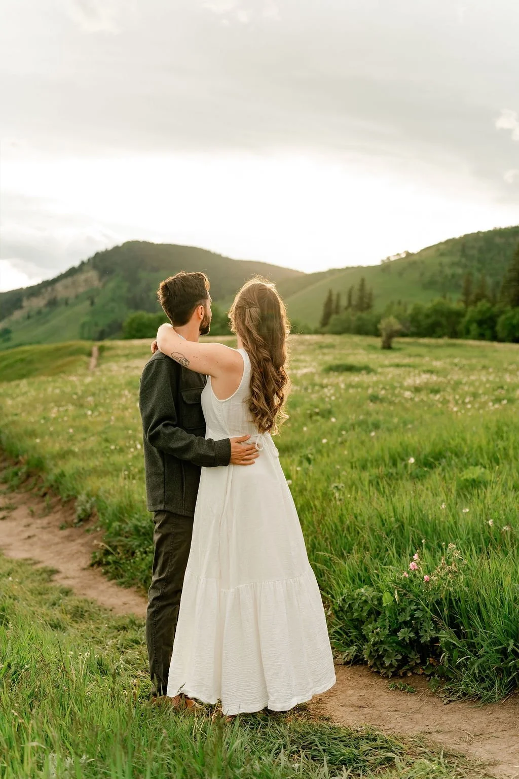bighorn-lookout-engagement-bighorn-lookout-engagement-photographer-alberta-engagement-photographer-mountain-engagement-session-calgary-engagement-photographer
