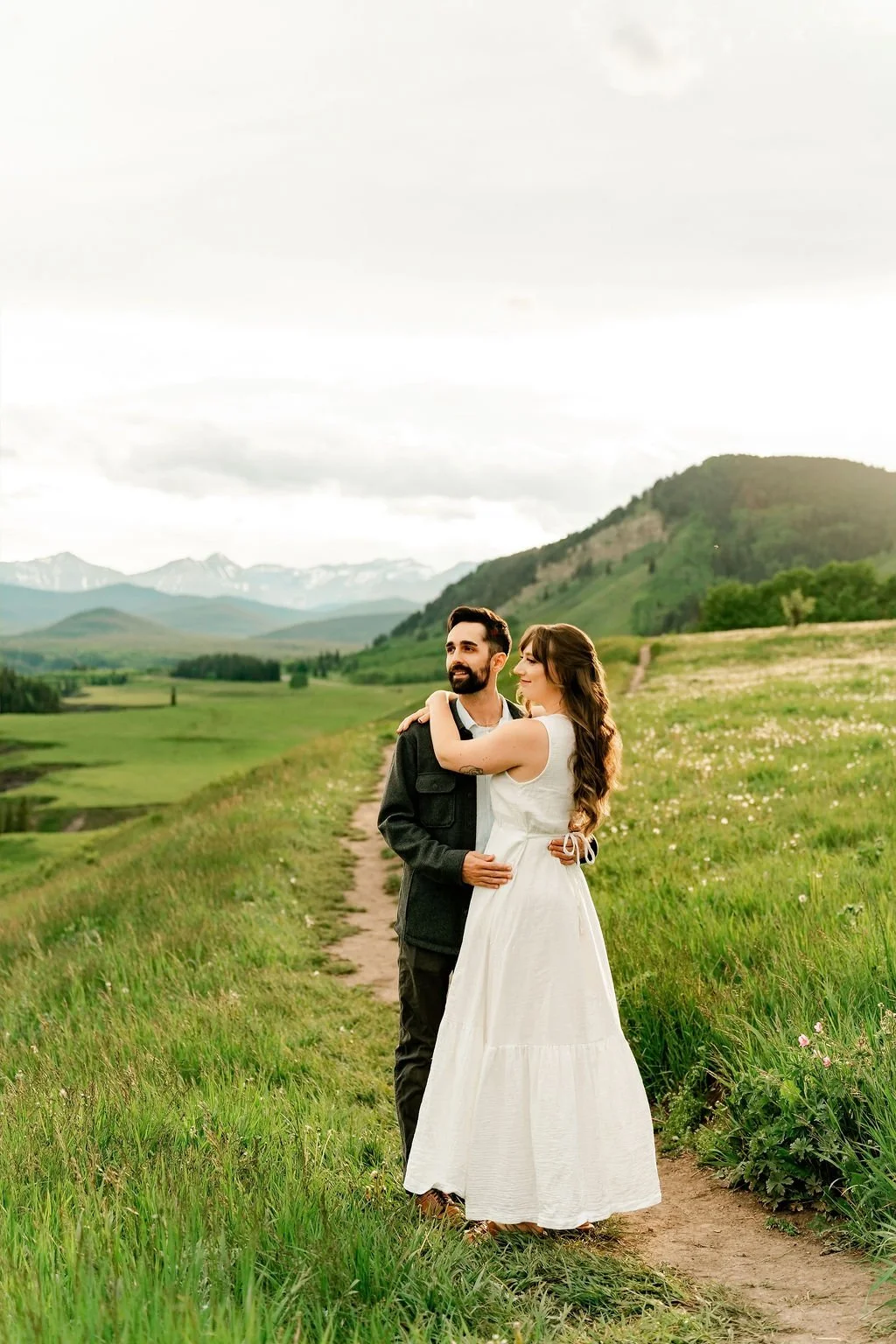 bighorn-lookout-engagement-bighorn-lookout-engagement-photographer-alberta-engagement-photographer-mountain-engagement-session-calgary-engagement-photographer