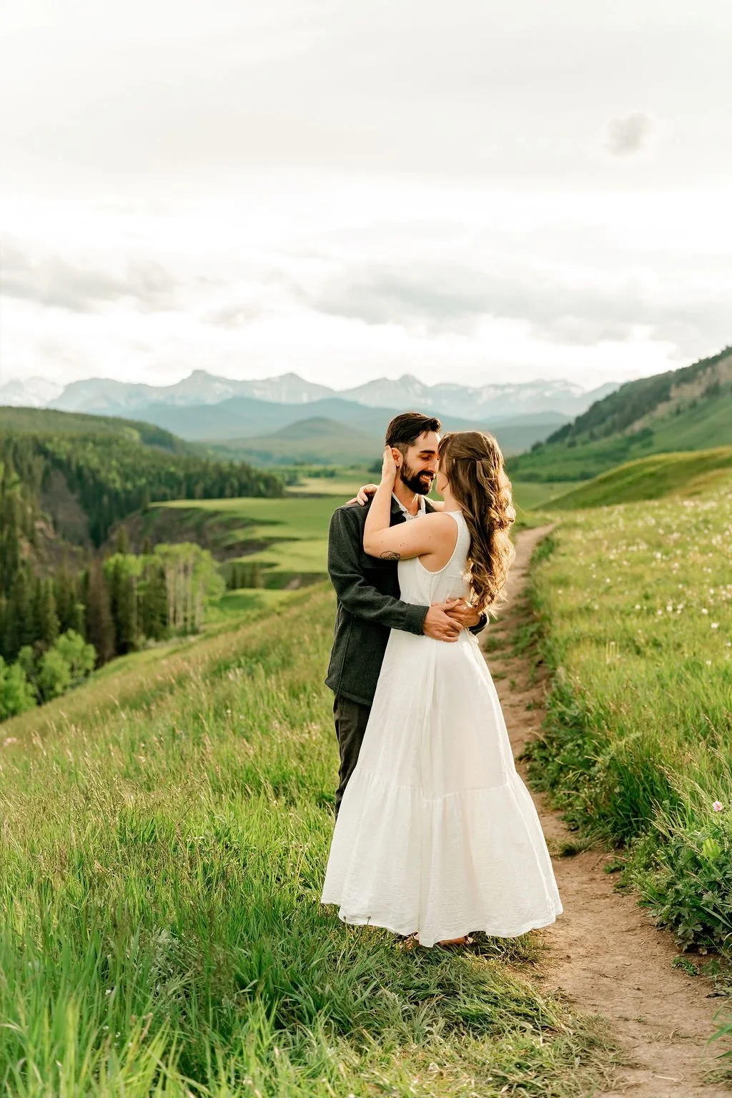 bighorn-lookout-engagement-bighorn-lookout-engagement-photographer-alberta-engagement-photographer-mountain-engagement-session-calgary-engagement-photographer