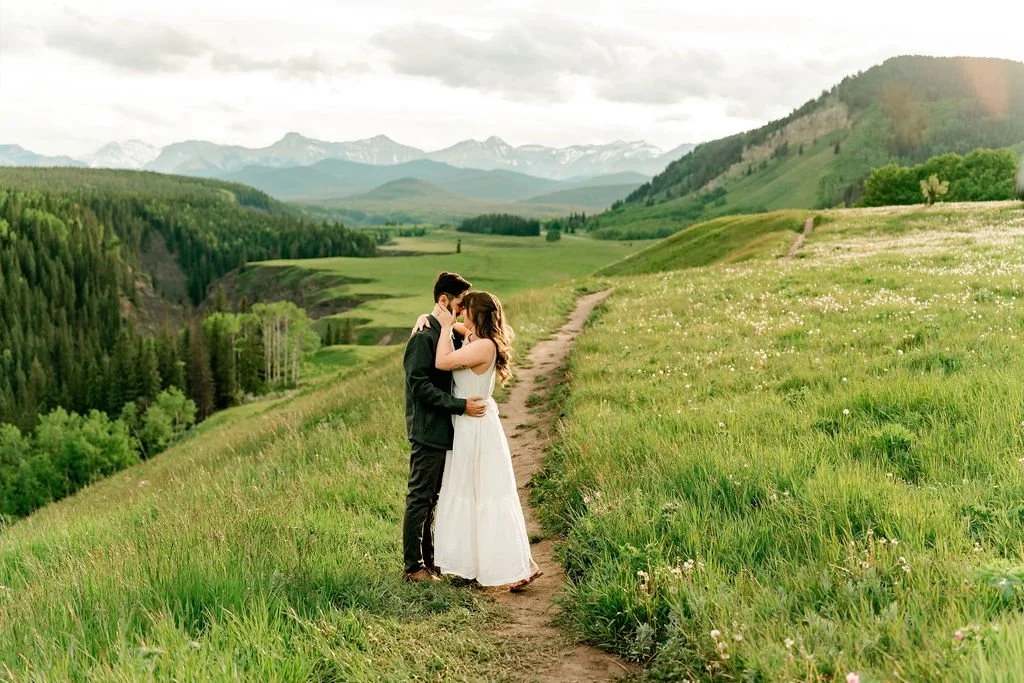 bighorn-lookout-engagement-bighorn-lookout-engagement-photographer-alberta-engagement-photographer-mountain-engagement-session-calgary-engagement-photographer